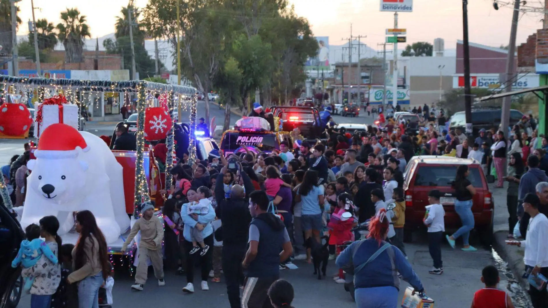 CARAVANA POLICIAS 1